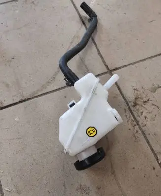 KIA Niro Brake fluid reservoir 