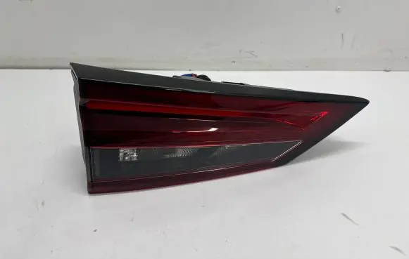 Tailgate rear/tail lights