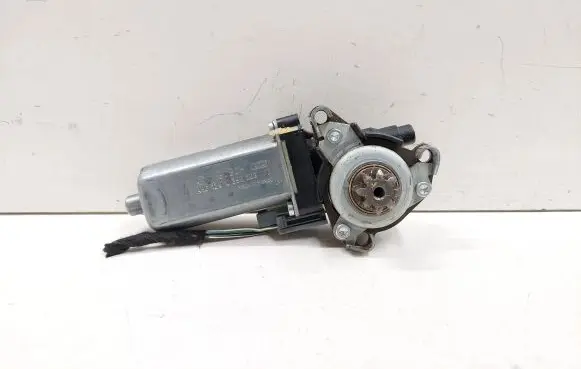 Mercedes-Benz R W251 Seat adjustment motor 820418984 0390203203