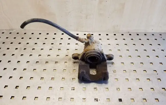 Toyota Land Cruiser (J120) Rear brake caliper