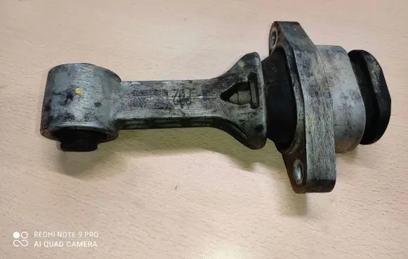 Hyundai i30 Gearbox mount 21950A5000