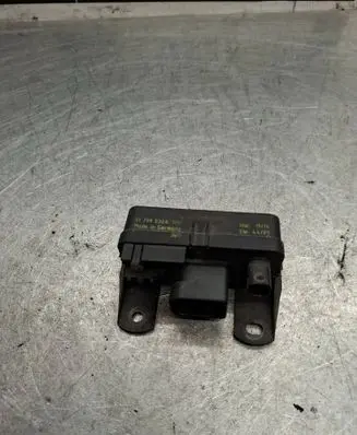 Mercedes-Benz C W203 Glow plug pre-heat relay A6461536579