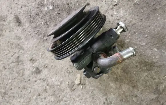 Volkswagen PASSAT B5 Power steering pump