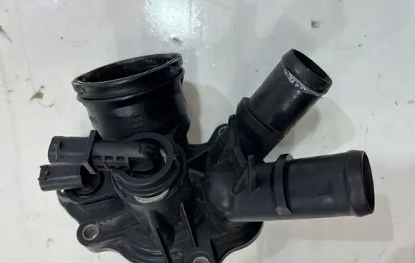 Mercedes-Benz C W204 Thermostat housing A2712000315 . | 888.112.389