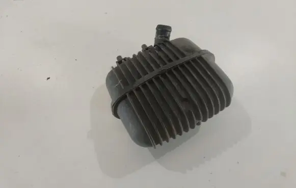 Audi A6 S6 C6 4F Vacuum air tank 8E0129955B