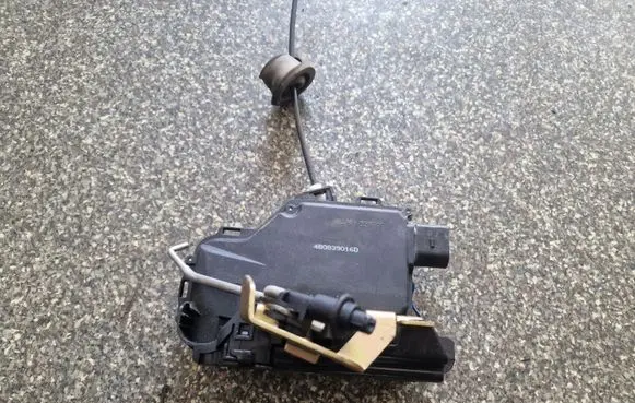 Audi A4 S4 B6 8E 8H Rear door lock 4B0839016D