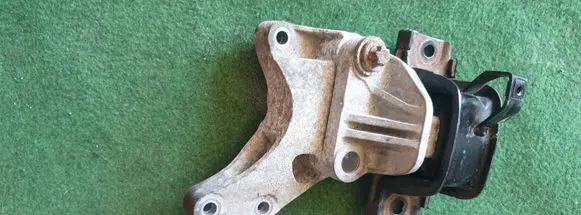 Opel Corsa D Engine mount bracket 13130745