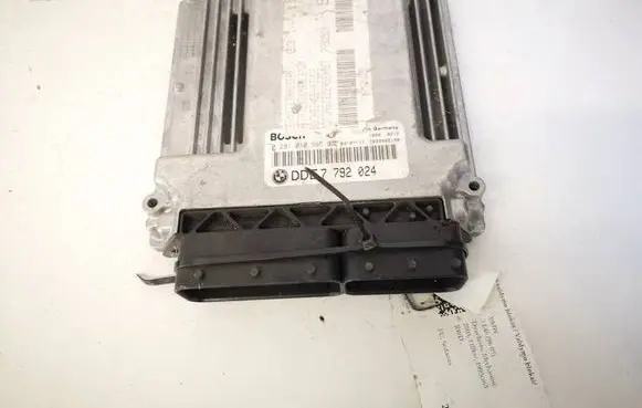 BMW 3 E46 Engine control unit/module 7792024 0281010565