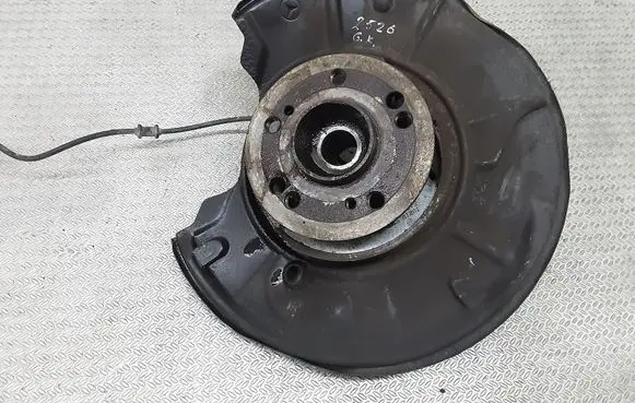 Rear wheel hub spindle/knuckle