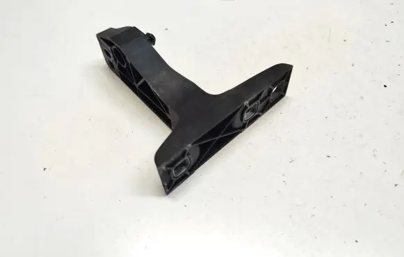Audi Q7 4M Front bumper mounting bracket 4M0807333