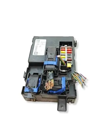 Opel Meriva B Fuse module 13356923 28282164