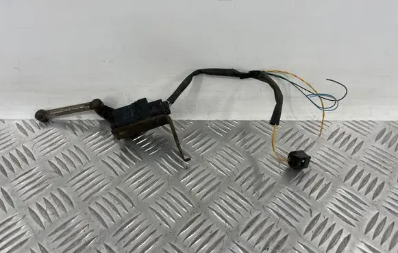 Nissan X-Trail T32 Headlight/headlamp level sensor 538124BA0A 06042015 213133