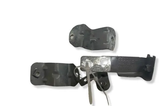 Audi A4 S4 B9 8W Fender mounting bracket 8W0821434B