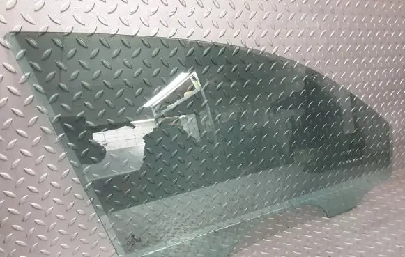 Volkswagen PASSAT B8 USA Front door window glass four-door 561845202