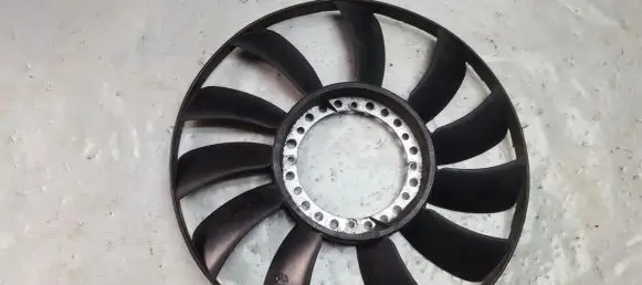 Volkswagen PASSAT B5 Fan impeller 058121301B