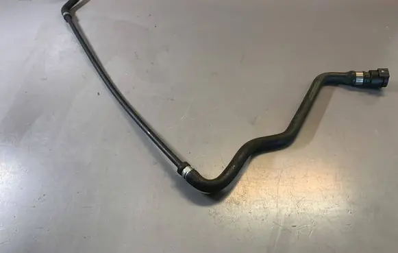 Engine coolant pipe/hose