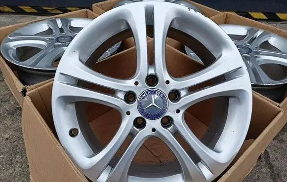 Mercedes-Benz B W246 W242 R17 alloy rim A2434011002