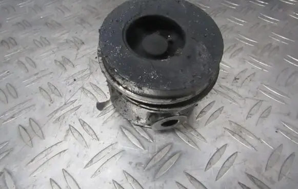 Volvo S40, V40 Piston 