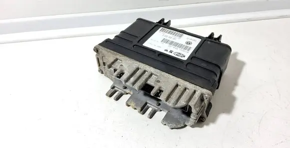 Volkswagen Golf III Engine control unit/module 032906030Q 6160035400 2G70A17