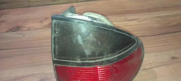 Renault Laguna I Rear/tail lights nenustayytta