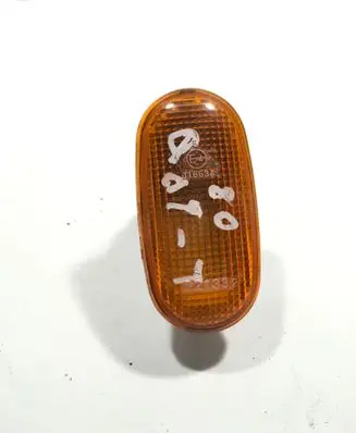 Mitsubishi L200 Front fender indicator light E4016534 P2133