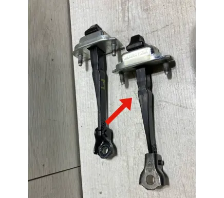 Renault Clio V Rear door check strap stopper