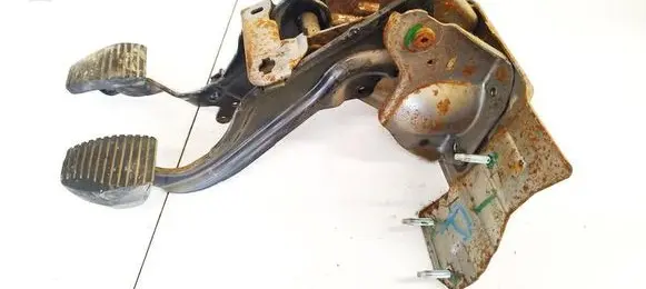 Peugeot 207 Brake pedal 