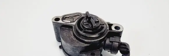 Peugeot 207 CC Vacuum pump D1562A16D95