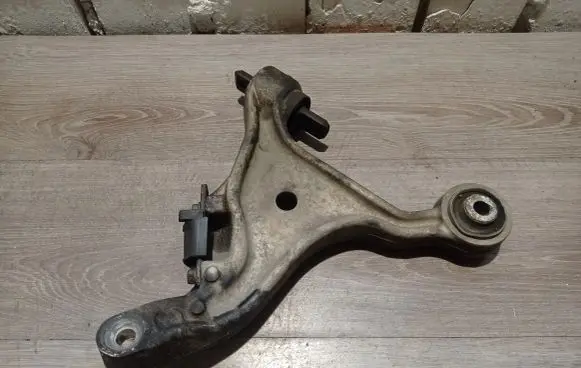 Volvo V70 Front lower control arm/wishbone