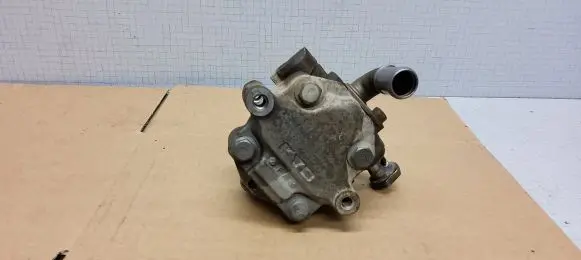Volkswagen Caddy Power steering pump 2K0422454