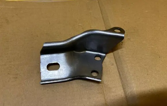 Land Rover Evoque II Muffler mount bracket/holder GJ325K291AD
