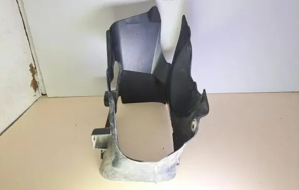 Honda CR-V Radiator cooling fan shroud R7C