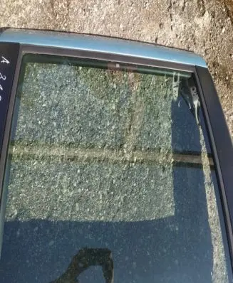 Rear door window glass