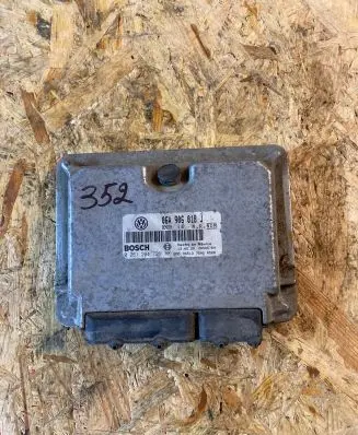 Volkswagen Transporter - Caravelle T3 Engine control unit/module 06A906018J 26SA5764 0261204726