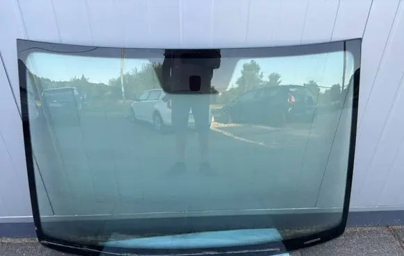 Volkswagen Up Front windscreen/windshield window 