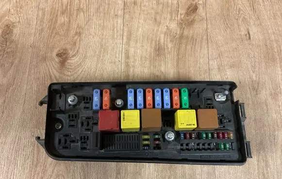 Opel Signum Fuse module 13144709 519066013