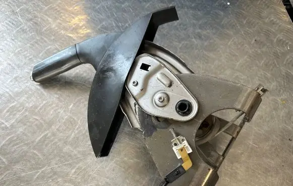Nissan Qashqai Handbrake/parking brake lever assembly