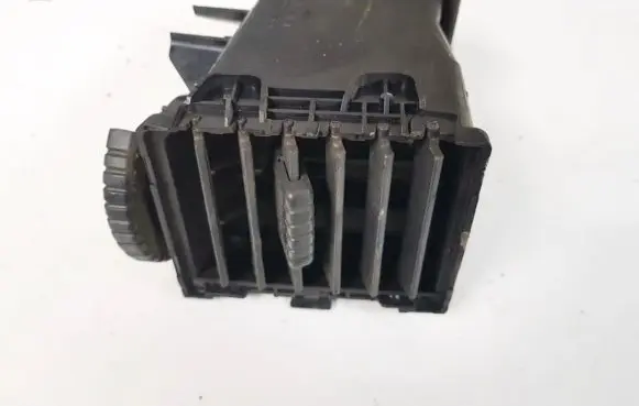 Nissan X-Trail T30 Dash center air vent grill 68751eq000