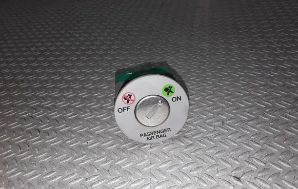 Passenger airbag on/off switch