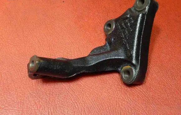 Audi A1 Engine mounting bracket 04L131425D