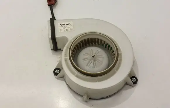 Volkswagen Jetta VI Hybrid/electric vehicle battery fan 7P0907463