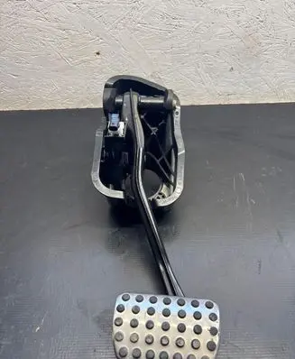 Mercedes-Benz GLC X253 C253 Brake pedal A2052920415