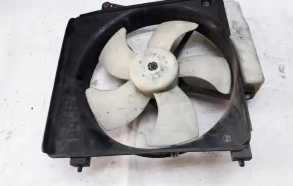 Honda Civic Radiator cooling fan shroud 8219300