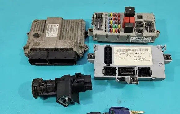 Fiat Punto (188) Engine control unit/module ECU 55195817 IMPRK1541740