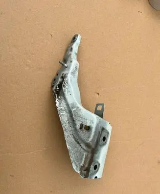 Audi Q5 SQ5 FY Fender mounting bracket 80A821135A