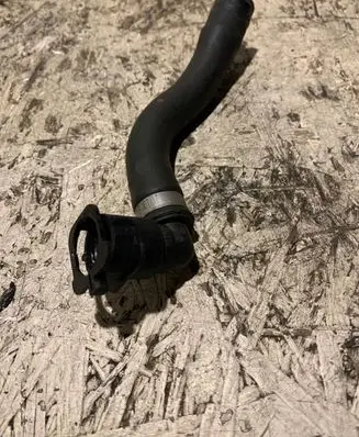 Volvo XC40 Engine coolant pipe/hose 32252121