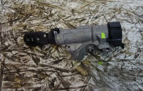 Skoda Fabia Mk2 (5J) Ignition lock 6R0905851D