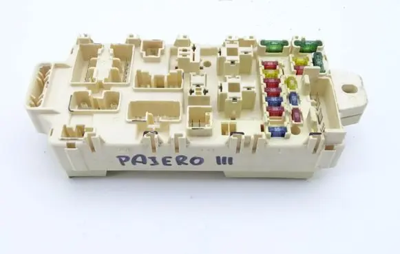 Mitsubishi Pajero Fuse box set 2E28-0108