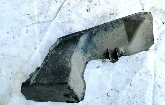 Volkswagen PASSAT B4 Engine splash shield/under tray 
