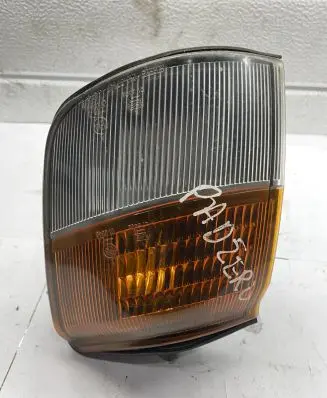 Mitsubishi Pajero Front indicator light 21037746